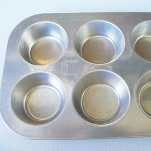 Vintage aluminum muffin pan, USA (#EV1326)